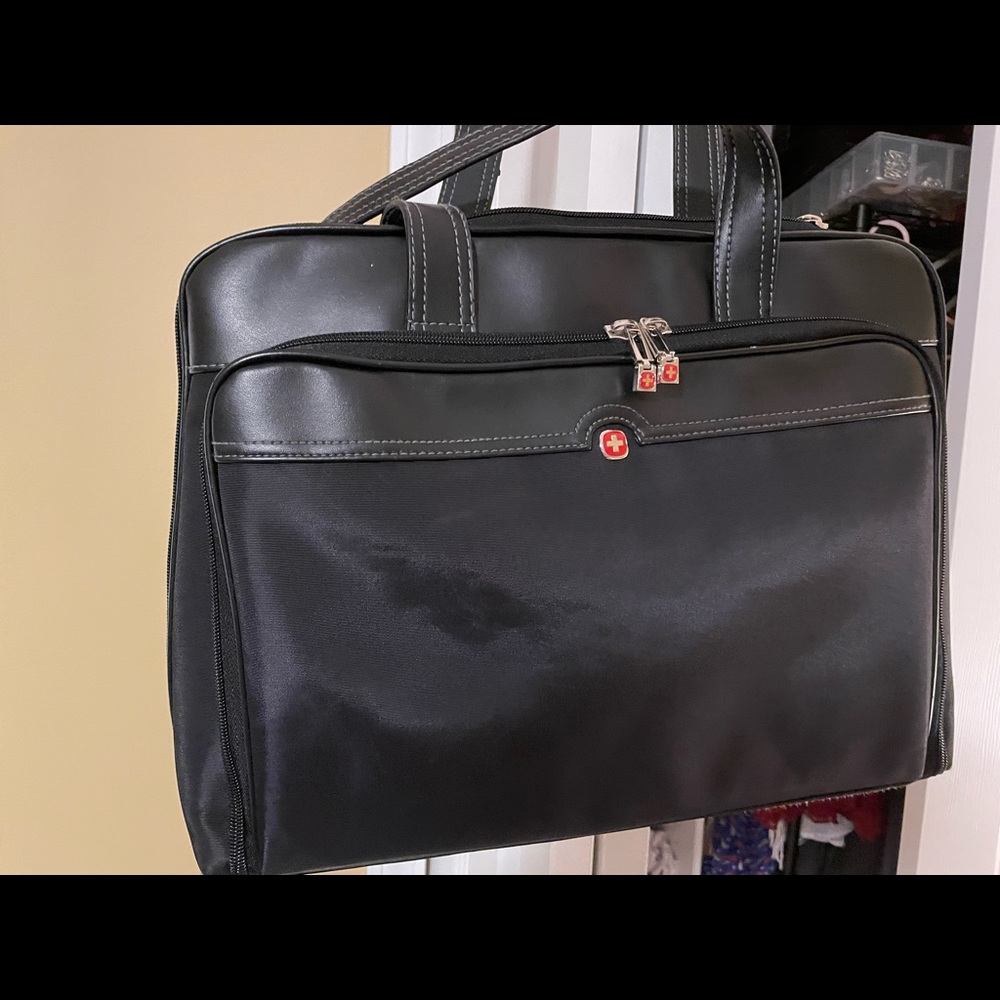 WENGET Swiss Gear woman’s lap top bag. Excellent condition.